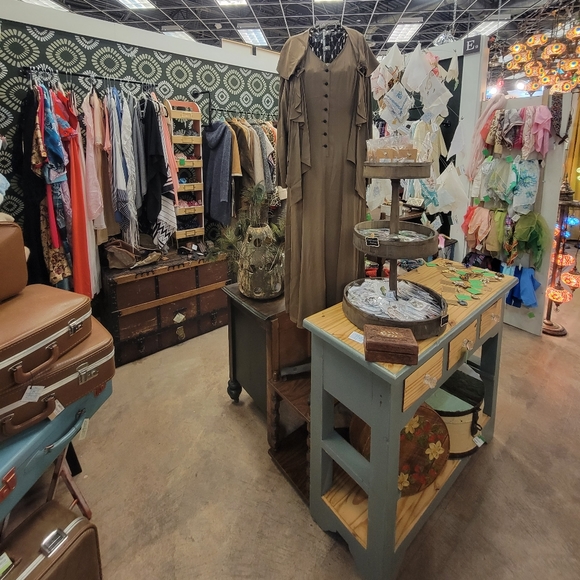 Meet your Posher, Jenn - Picture 13 of 16